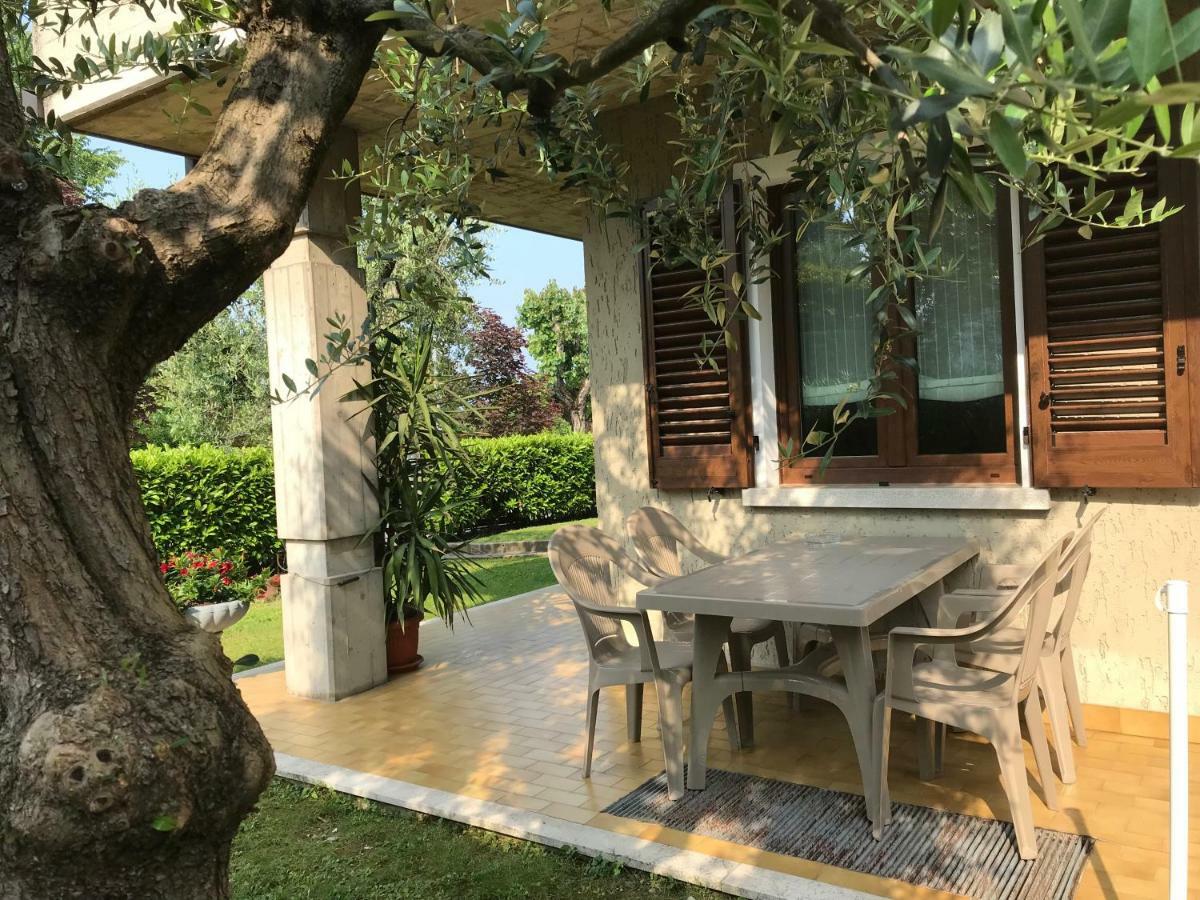 Casa Mary Due - Trilocale Con Giardino Privato A Due Passi Dal Lago Sirmione Exterior photo